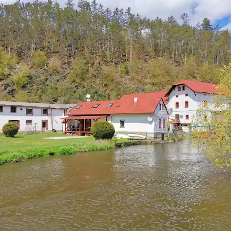 Cechuv Mlyn فندق *